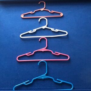 BUNDLED—25 Sets of Colorful Plastic Hangers